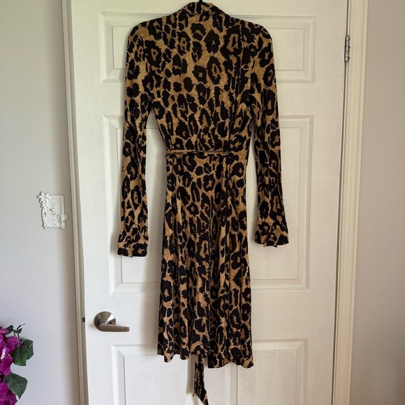 Iconic vintage 1970s DVF silk leopard animal print wrap dress - size 8 - Picture 8 of 12